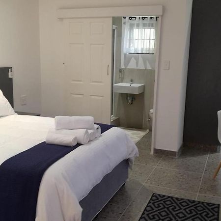 The Wishing Well Guest House Self-Catering Порт-Эдвард Экстерьер фото